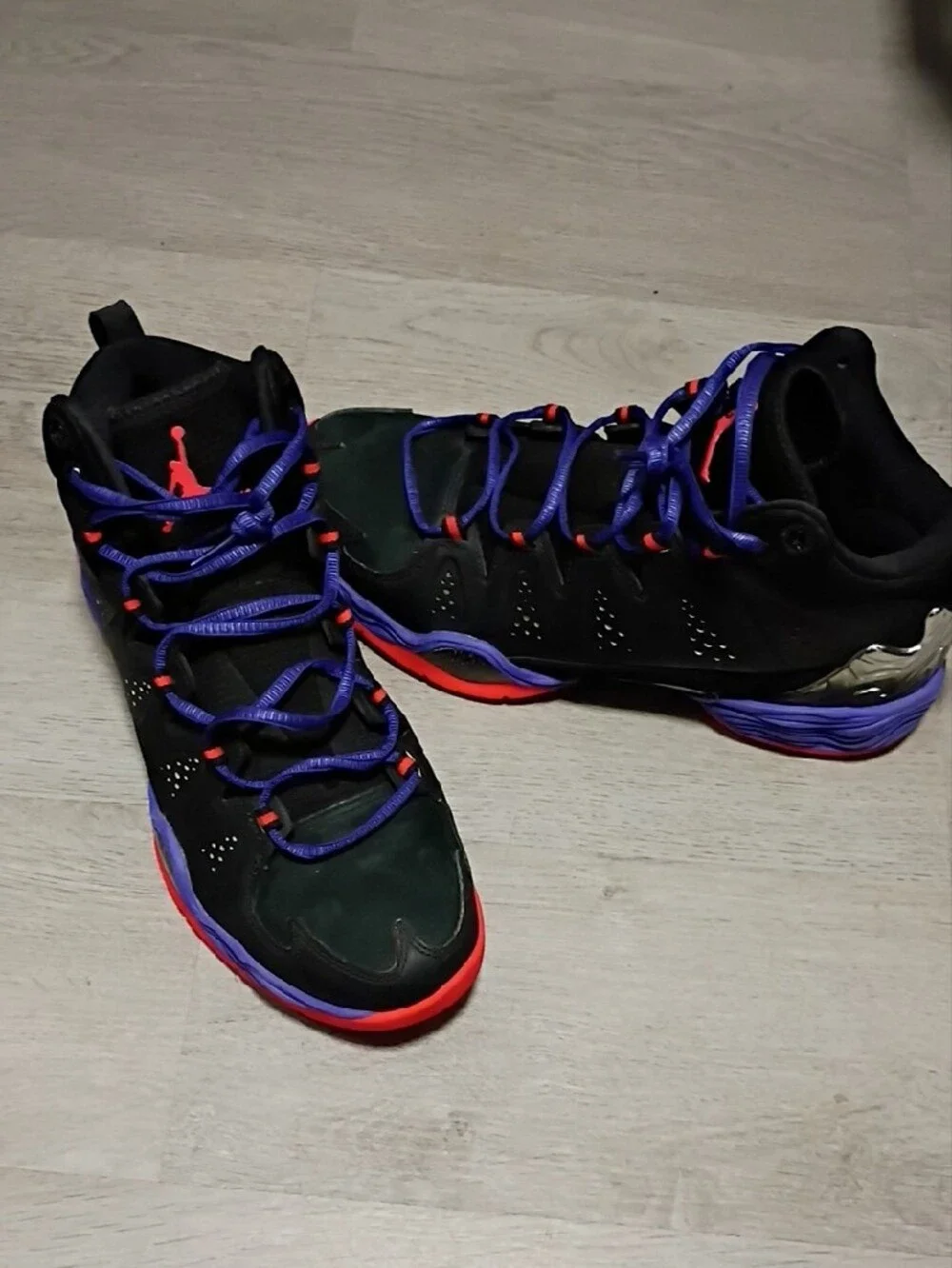 Jordan Men's Black / Purple High-Top Basketball Shoes